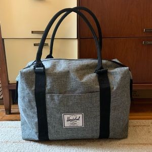Herschel Strand Tote in Raven Crosshatch